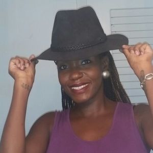 Meet your Posher, Laurenda